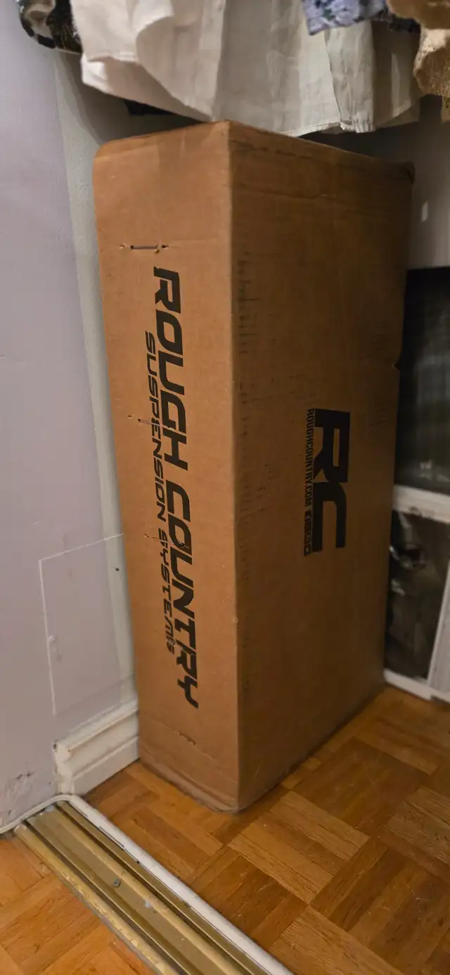 3.5 Inch Lift Kit (rough country) in Auto Body Parts in City of Toronto - Image 3