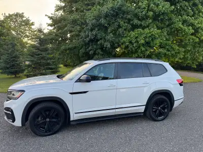 2023 Volkswagen Atlas Highline Black R-Line edition on 20” black rims for sale. Fully loaded with tw...