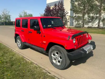 • 2014 Jeep Wrangler Unlimited Sahara • 3.6L gas engine • ~220 137 km’s (still being driven) • 4 x 4...