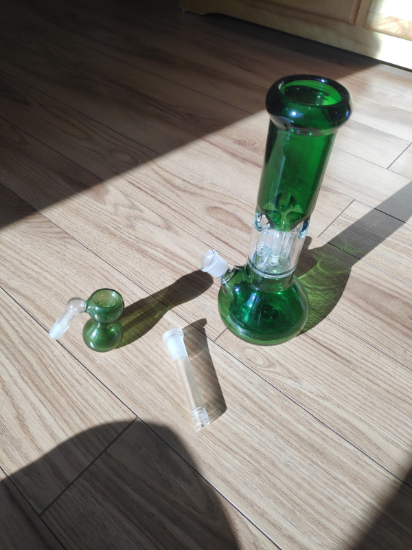 Glass Water Pipe - Green in Other in Mississauga / Peel Region - Image 4