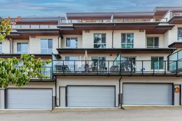 5 Bed + Den Townhome - Rooftop Hot Tub, Pool, Gym - South Surrey in Long Term Rentals in Delta/Surrey/Langley - Image 14