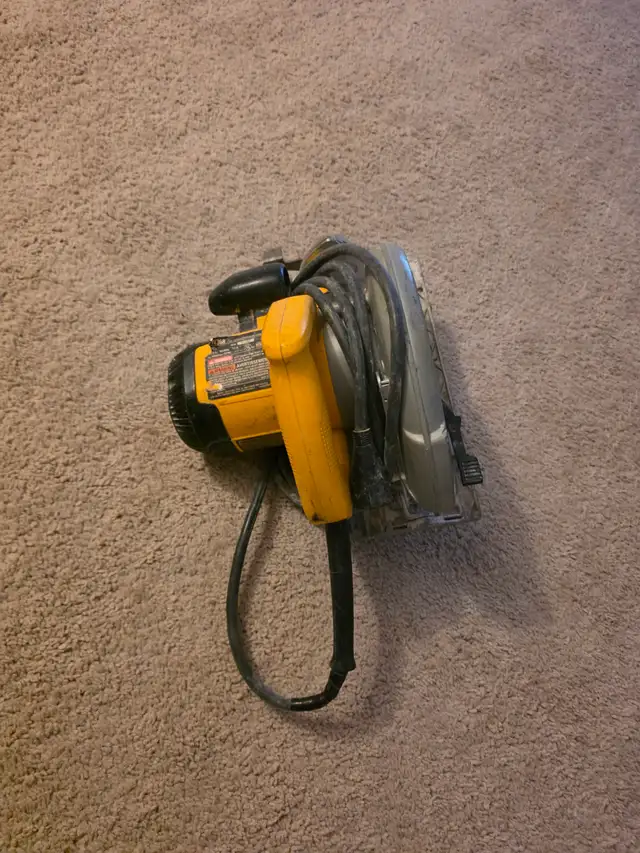 DeWalt circular saw in Power Tools in Calgary - Image 3