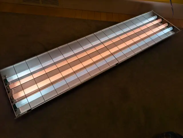 4 ft. Shop Light / Grow Light with 4 Grow Bulbs in Indoor Lighting & Fans in St. Albert - Image 2