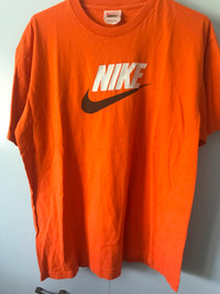 Nike - Orange T-Shirt - size Large