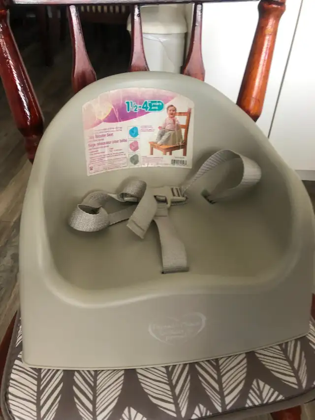 Baby booster seat577399432361420801