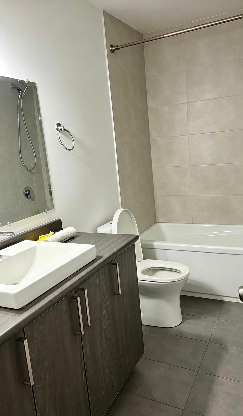 Spacious 5½ in LaSalle | $1700 Ready to move‑in — photo 2