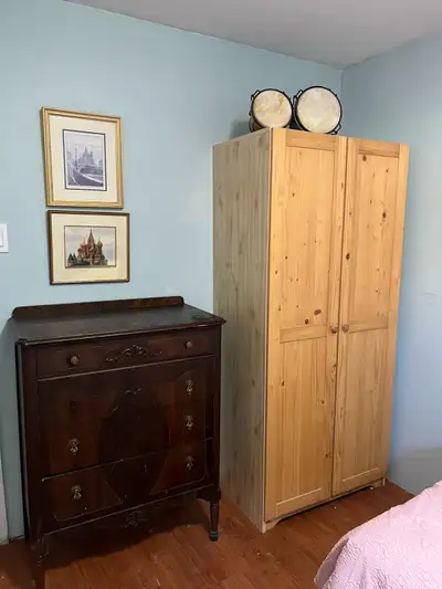 Large room near Algonquin in barrhaven half moon bay. This is a quite smoke free apartment near Barr...