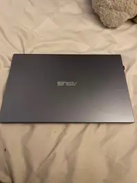 Asus Vivobook 15” with accessories 