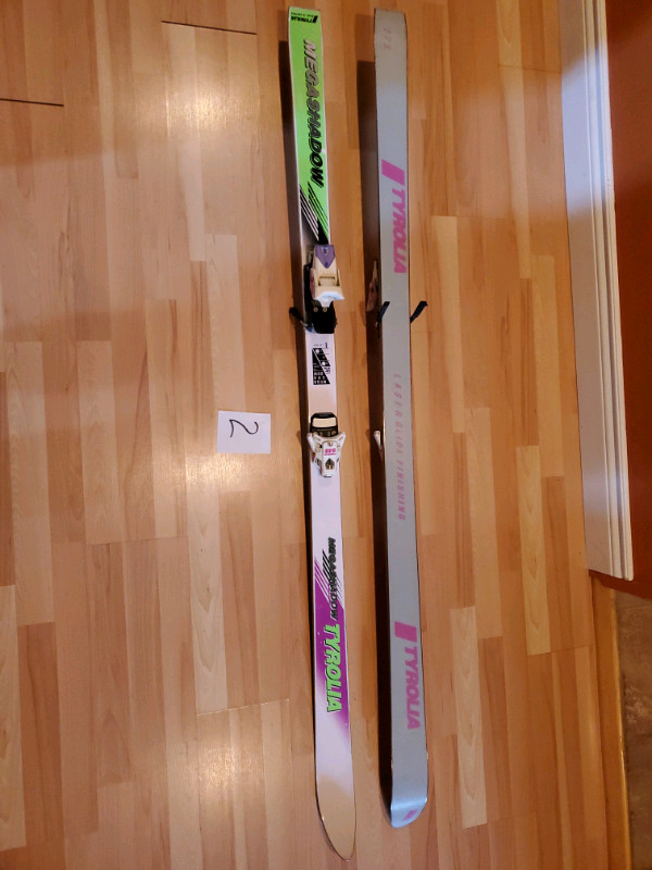 Skis ALPINS TYROLIA 175 cm; bottes F 255; bâtons de 80 à 120 cm. dans Ski  à Laval/Rive Nord