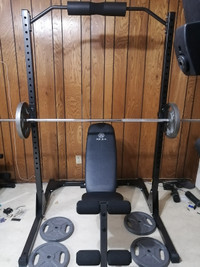 Rack de Squat, Bench press, poids fonte, 170 livres avec barre