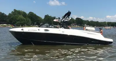 A vendre de particulier à particulier. Bateau de plaisance de marque Bayliner 2017, VR6, Moteur Merc...