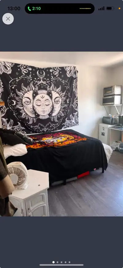 Studio dans le plateau, cession de bail, disponible dès maintenant. Près de deux stations de métro,...