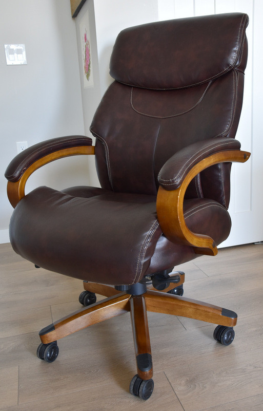 La-Z-Boy Harding Executive Chair, brown in Chairs & Recliners in Delta/Surrey/Langley - Image 3