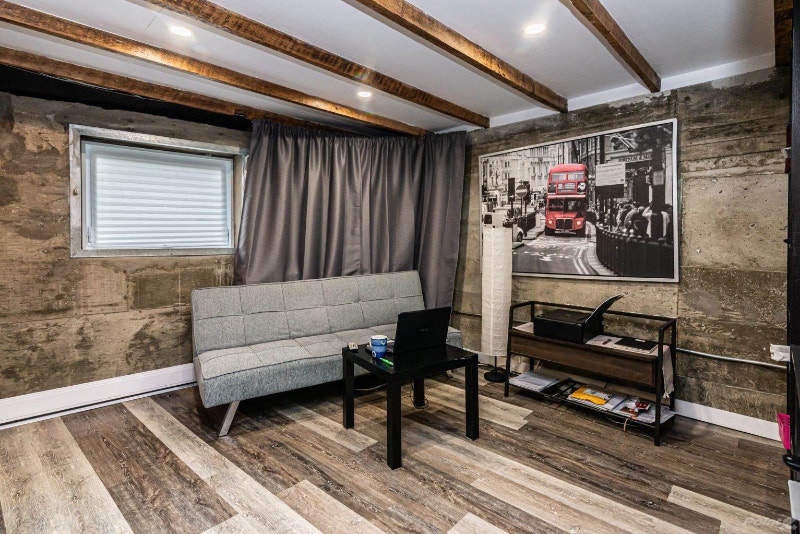 Furnished studio for rent/studio meublé à louer NDG Locations longue