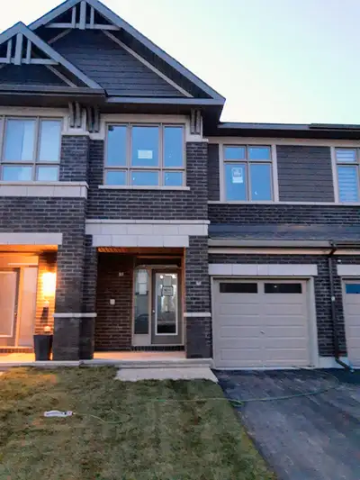 Beautiful 3 Bedroom Townhouse for Rent in Stittsville
