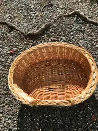 Pet wicker basket.
