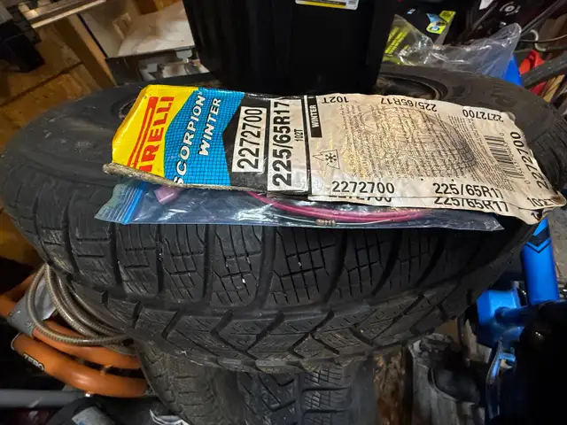 4 pneus hiver Pirelli 225-65-17 sur jantes Rav 4 in Tires & Rims in Longueuil / South Shore - Image 6