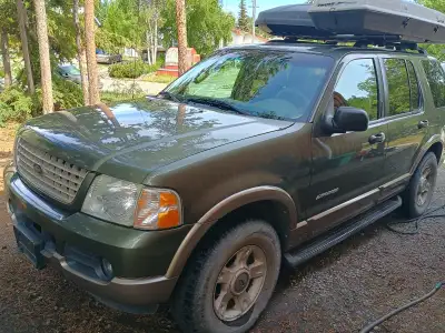 2002 Ford Explorer SUV, top-of-the-line Eddie Bauer Edition, 4.0L V6. - 268,000 km - 7 seater - tow...