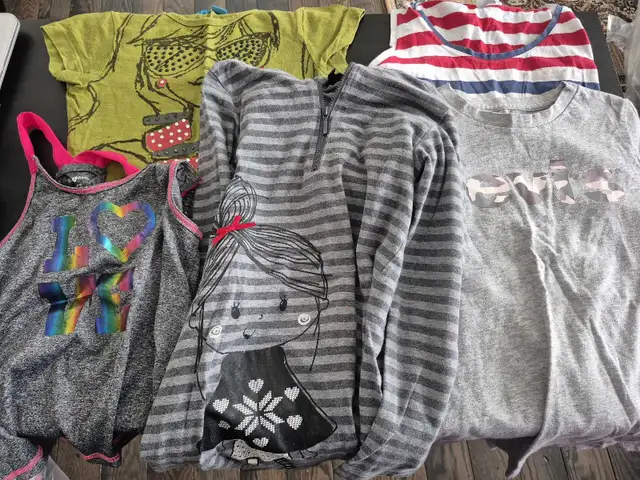 Lot de vêtements filles 6-7 ans in Kids & Youth in Longueuil / South Shore - Image 3