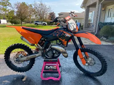 Less than 50 hours on top and bottom end rebuild, comes with spare engine casing, random plastics, l...