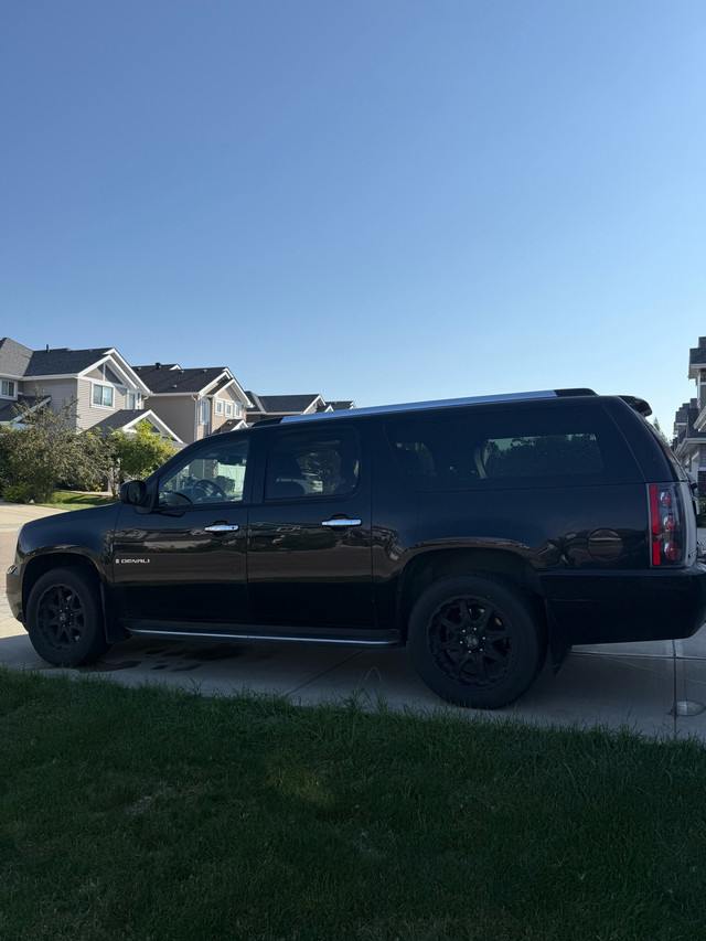 2007 GMC Yukon XL Denali in Cars & Trucks in Edmonton