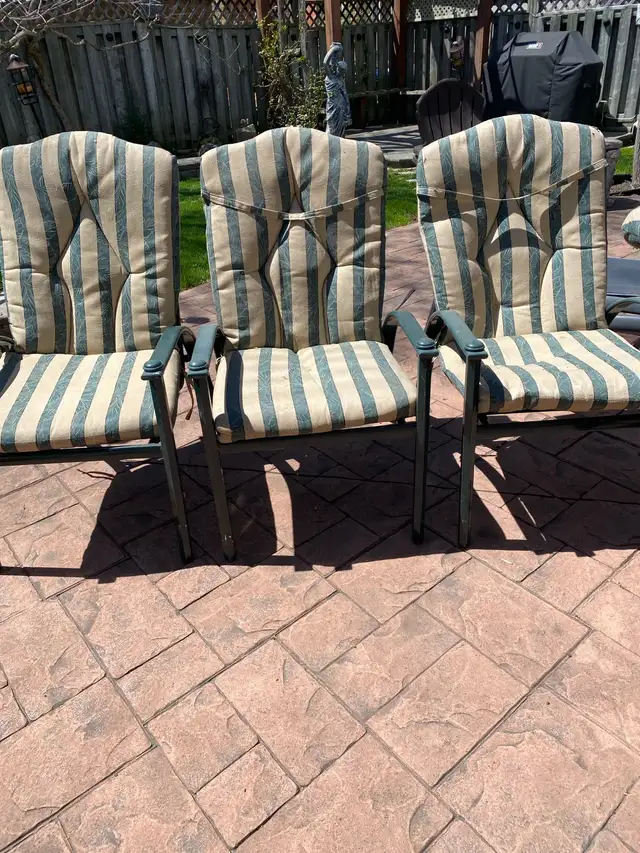 patio chairs and umbrella 628637369440021219