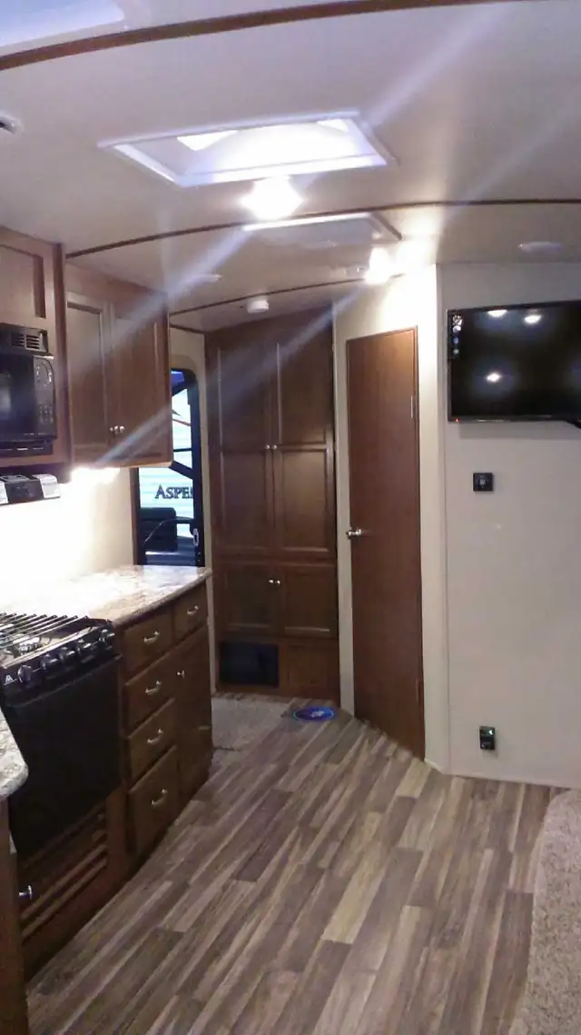 2015 Denali lite    Series M-2371 RB in Travel Trailers & Campers in Regina - Image 4