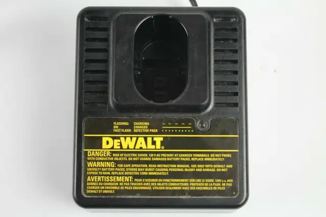 Dewalt Cordless Adjustable 3/8" Clutch Drill DW952 with Battery in Hand Tools in Ottawa - Image 8