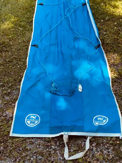 Je vends une enveloppe pour génois North Sails de 48 pieds, en excellent état. Cette enveloppe bleue...