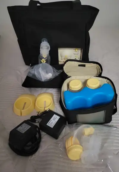 Medela Pump In Style Advanced Double Electric Breast Pump with Bag & Cooler Includes pump, carrying...