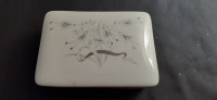 Antique  england wedgwood  box pottery