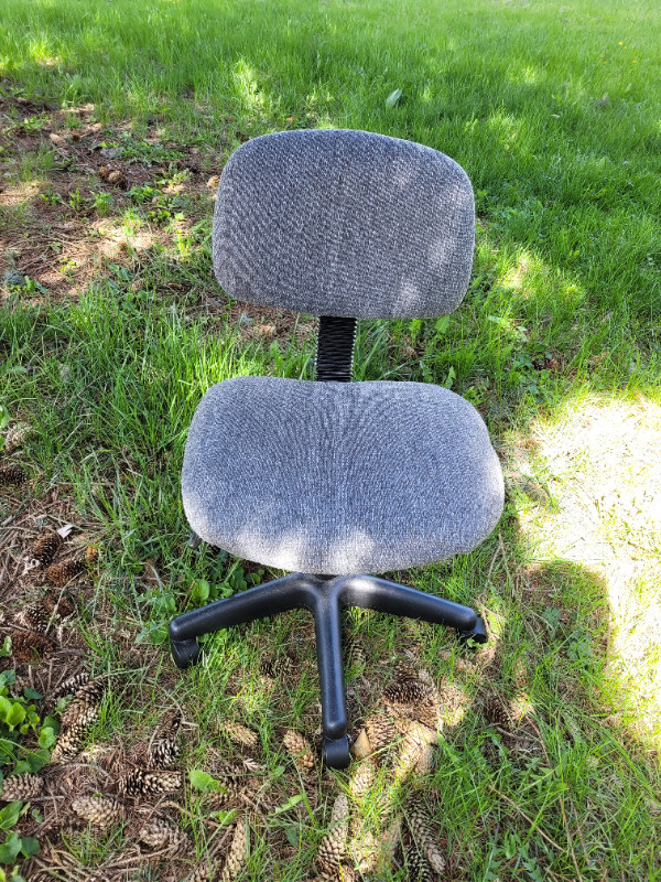 Computer Grey chair dans Chaises, Fauteuils inclinables  à Ville de Toronto
