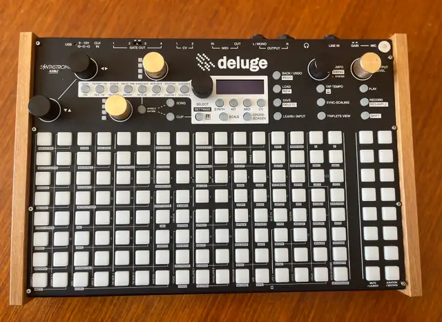 Synthstrom Deluge OLED screen486356717751521281