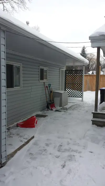 Attractive, above ground suite in a small apartment complex Features Single story apartment Outside...