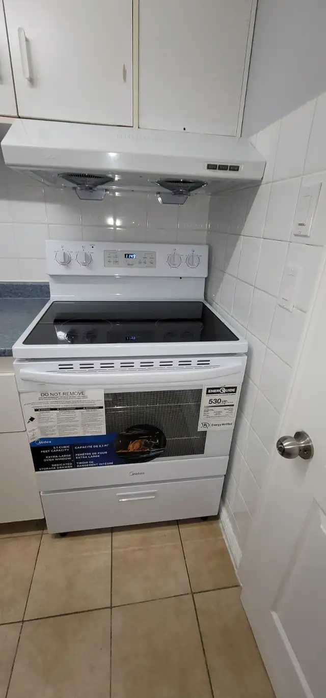 Sep. Ent, private, 1-BDRM BSMNT Apt, Kennedy STN/GO in Long Term Rentals in City of Toronto - Image 3