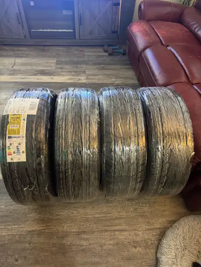 Ordered The Wrong Size, Can Negotiate The Price!! 100% Brand New!! Never Mounted on A Vehicle!! Wint...