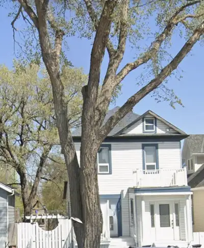 2 Bedrooms for rent in a 2 story home on the 2nd floor. Fully furnished complete with bedding and li...