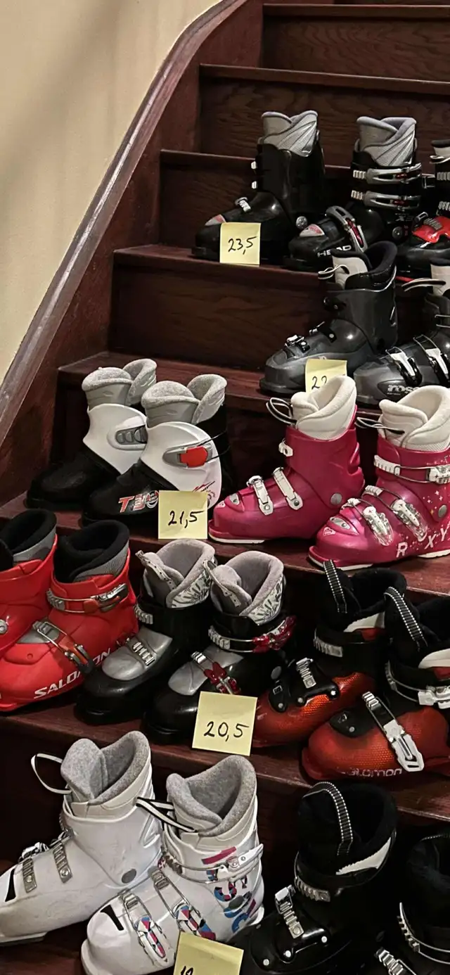 kids ski with boots  in Ski in Markham / York Region - Image 8