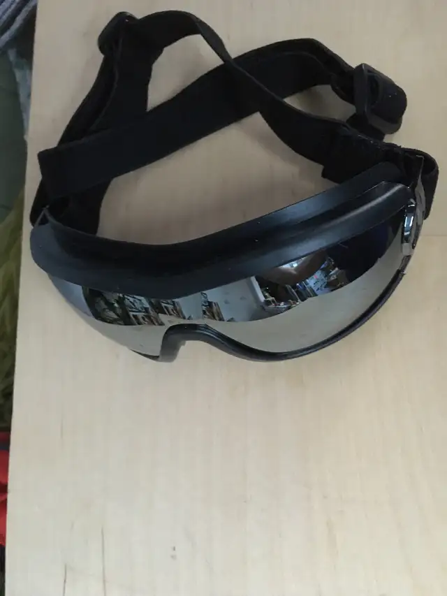 Bike goggles in Clothing, Shoes & Accessories in City of Montréal - Image 8