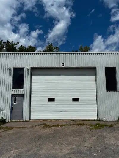 1050, rue de l'Industrie, Saint-Jérôme Disponible immédiatement, situé dans un secteur stratégique a...