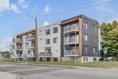 APPARTEMENT ** 3 ½ ** au cœur de Ste-Foy (Air Climatisé–Stationnement) ** Superbes Appartements ** 3...