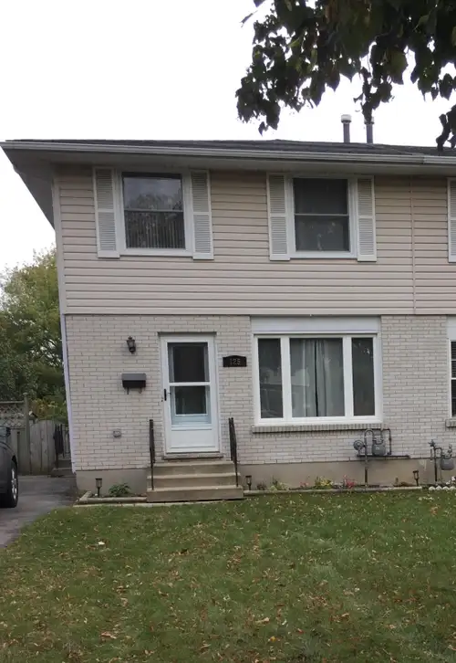 Beautiful semi-detached, bright, clean, freshly pained, well-maintained house for rent in East Londo...