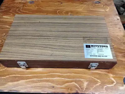 Mitutoyo Guage Block set with certificate, Code 516-902, set# BE 1-81-2, Grade 2 these are in new co...