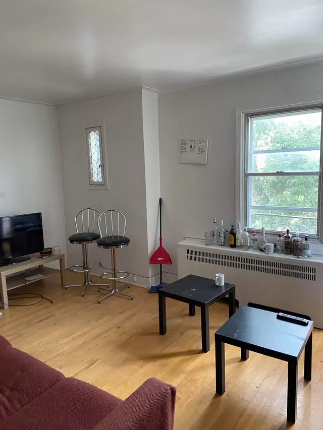 Deux Chambres meublées.  grand 6 ½.  Snowdon . Etudiants. in Room Rentals & Roommates in City of Montréal - Image 7