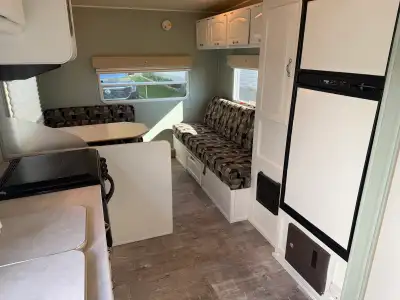 2009 Cikira 215 Fifth Wheel — Excellent Condition For Sale – 2009 Cikira 215 Fifth Wheel Excellent c...