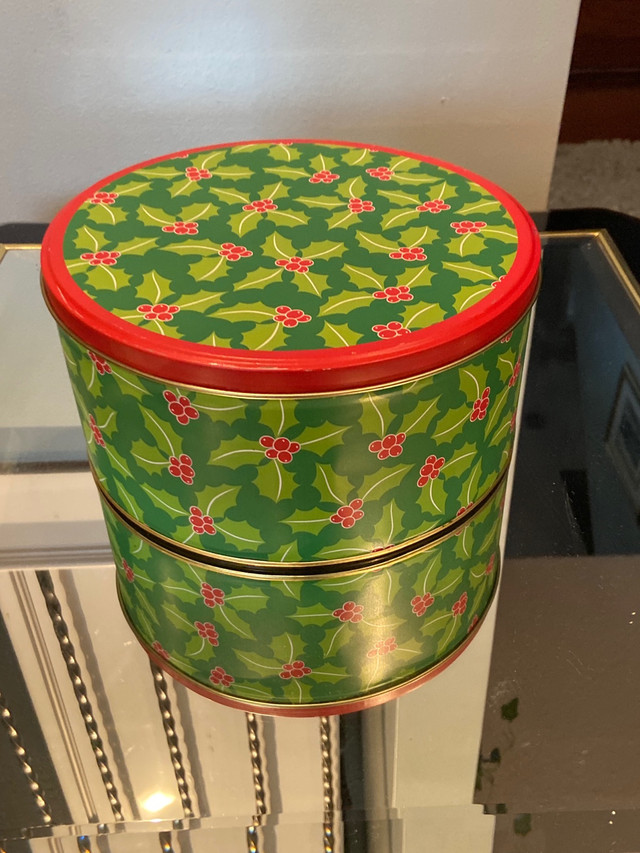 Brand New Round  Metallic Christmas Tin with Lid in Other in Mississauga / Peel Region - Image 2