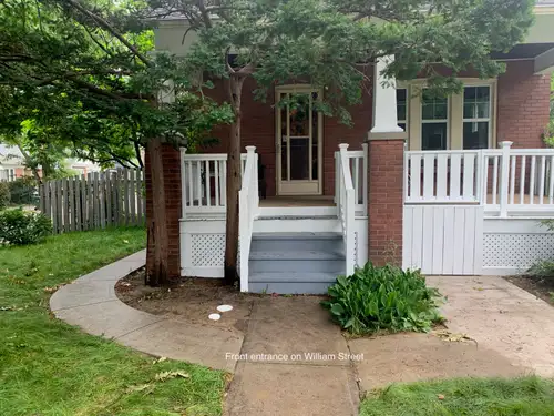 Detached 3-bedroom + den, 1.5-bath home on a quiet corner lot in Weston. New stackable laundry, deta...