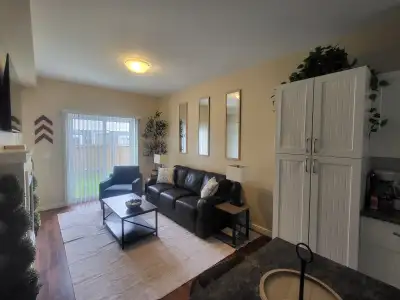 Fully equipped 2 bed 2 bath townhouse perfect for working professionals. Includes all furnishings, l...