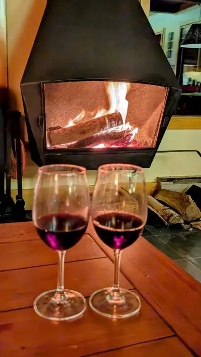 Beau chalet à Cap aux Oies, juste après les Éboulements. Vue sur le fleuve, spa, foyer intérieur, 3...