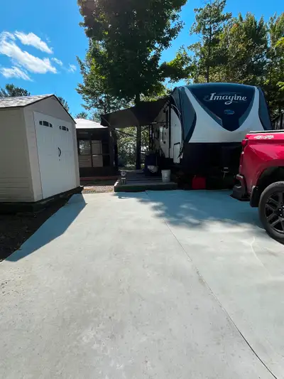 CLÉ EN MAIN ~ À VENDRE~ Roulotte (25 pieds) Imagine 2018 ~ Modèle RL2500 Terrain situé dans la munic...